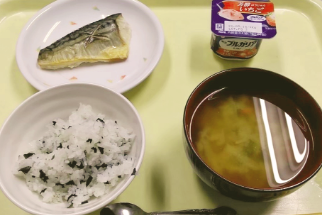 美味しそうなさばの塩焼きの朝食