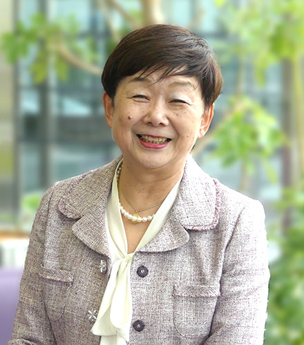 校長　中村記子